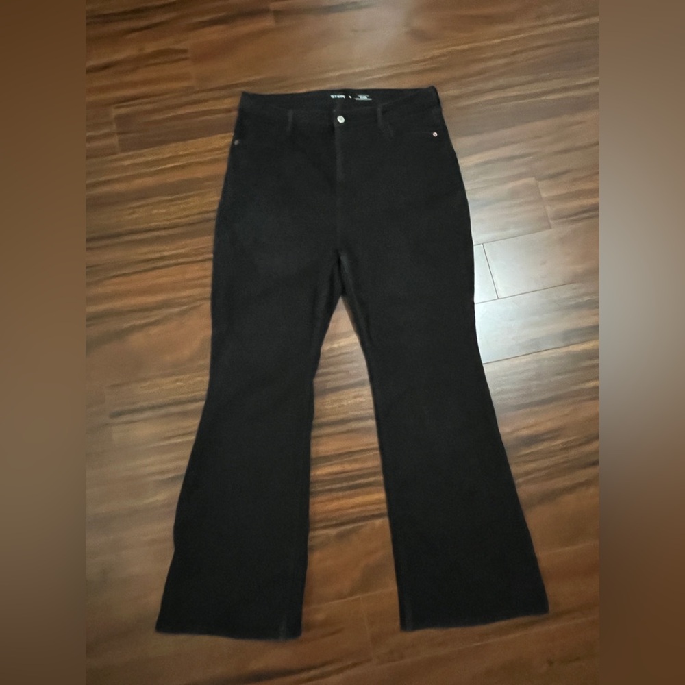 Old Navy women’s 16 jeans, flare, high rise, black
